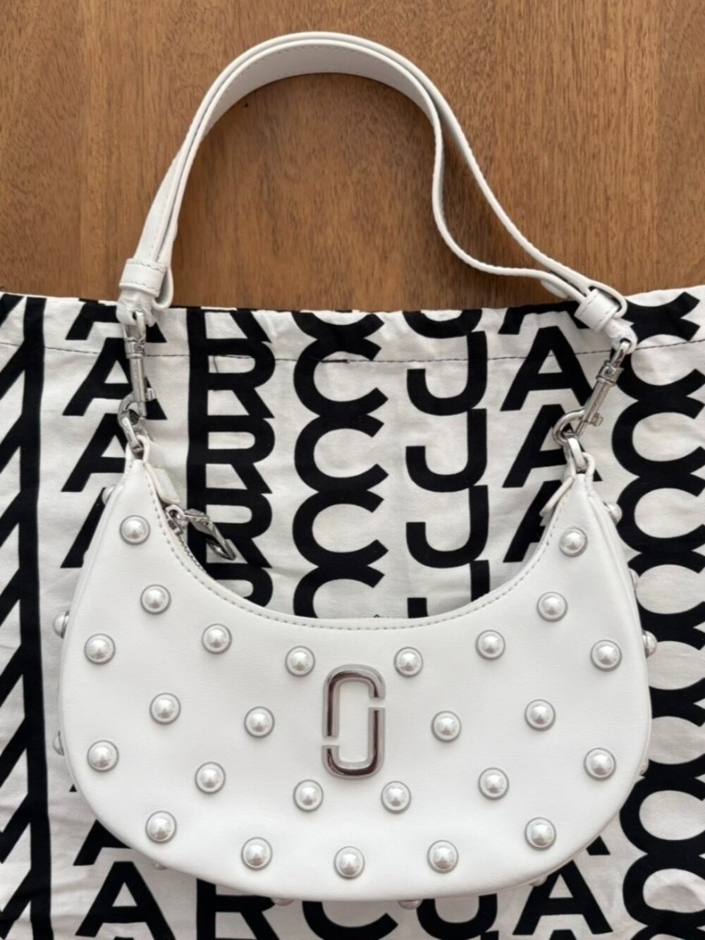 Marc Jacobs The Curve Bag in leather with synthetic pearls